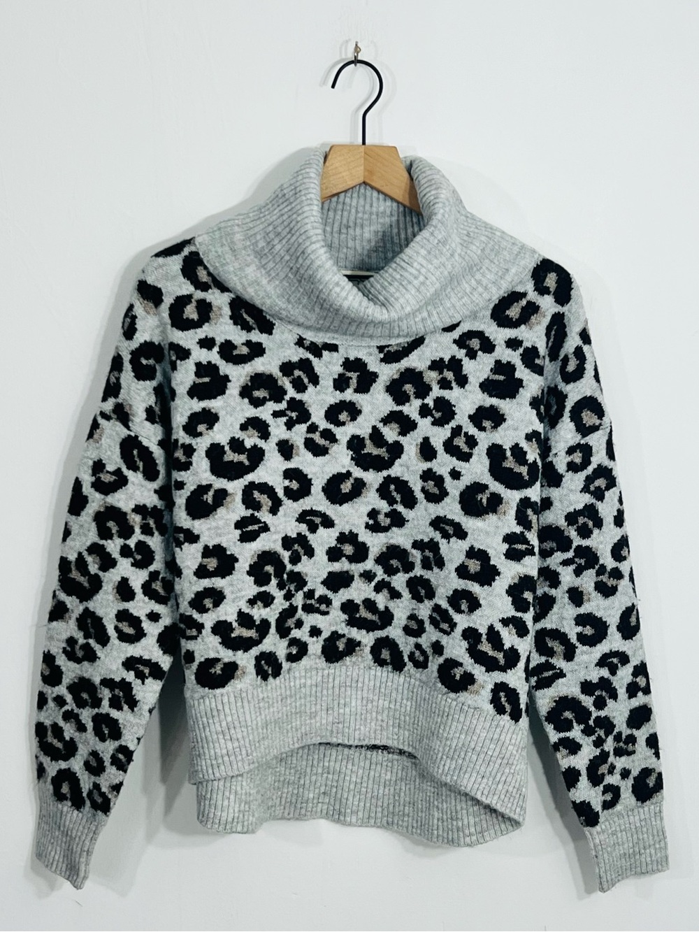 Jessica Simpson Cowl Neck Pullover Animal Print High Low Long Sleeve Size M Cozy